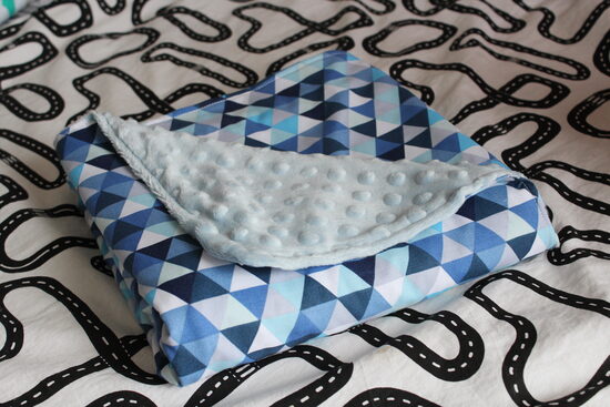 Gaiši zila sedziņa ar rombiem