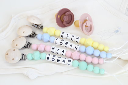 Pasteļu krāsas knupīša turētājs ar vai bez vārda (22)