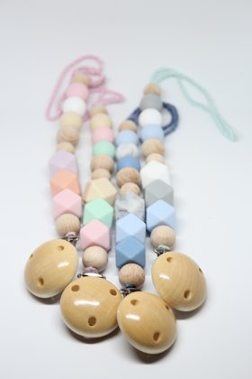 Knupīša turētājs (5) var pievienot vārdiņu